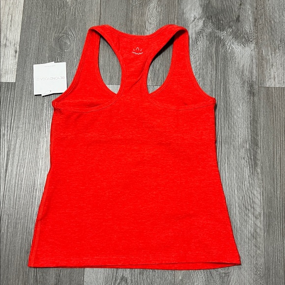 Beyond Yoga woman’s razor back tank top / color RDFLS/ size M NWT - Picture 2 of 12